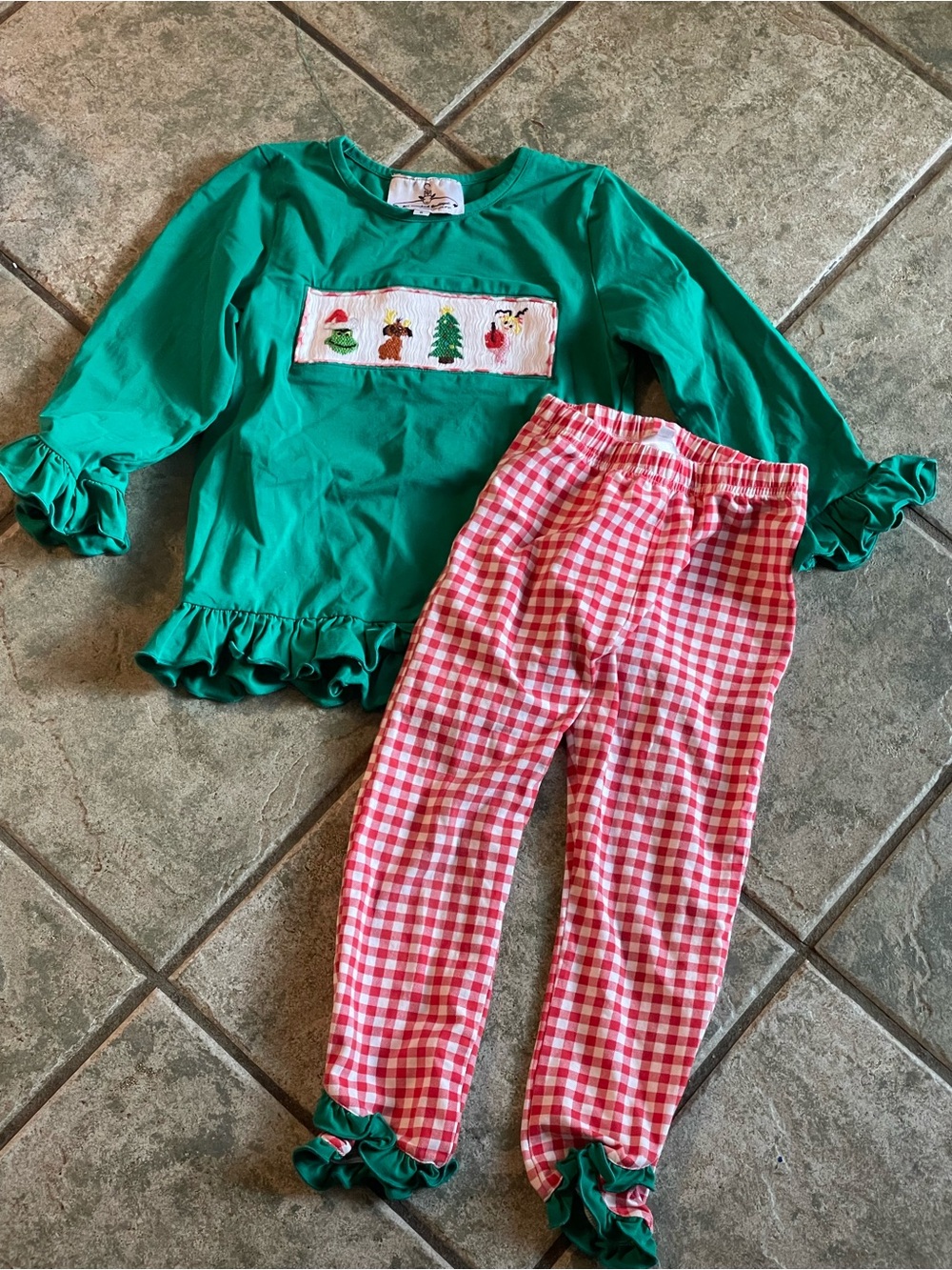 Christmas girls size 6 smocked shirt and pant set